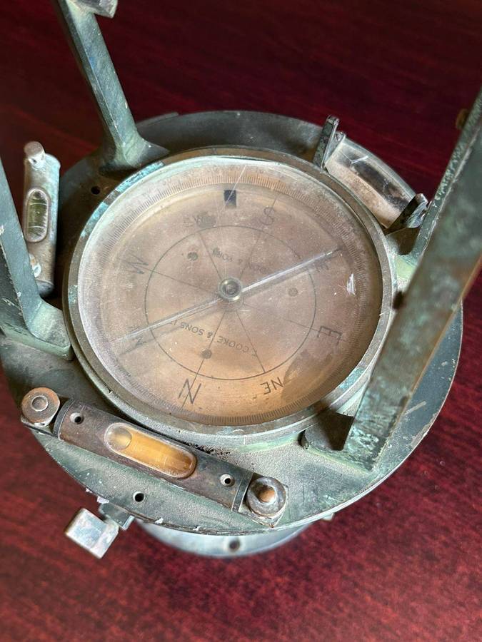 Large Antique Edwardian 1910 solid brass T. Cook & sons Ltd Surveyor's compass. Diameter at top 15cm
