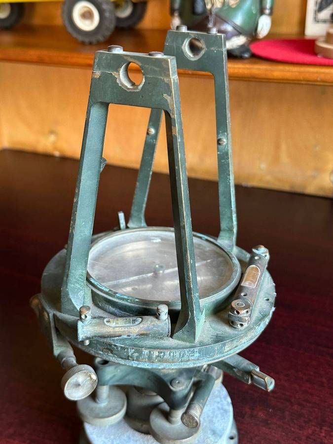 Large Antique Edwardian 1910 solid brass T. Cook & sons Ltd Surveyor's compass. Diameter at top 15cm