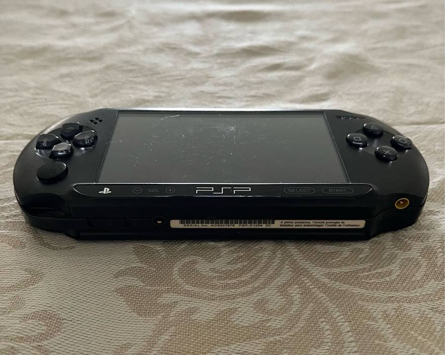 PSP Street E1004 (Black) + 4 Games