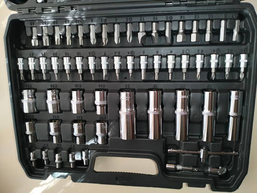 108 pieces 1/4" & 1/2"DR. Socket & bit set