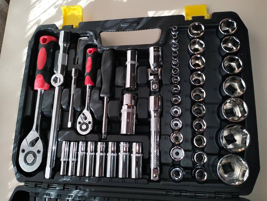 108 pieces 1/4" & 1/2"DR. Socket & bit set