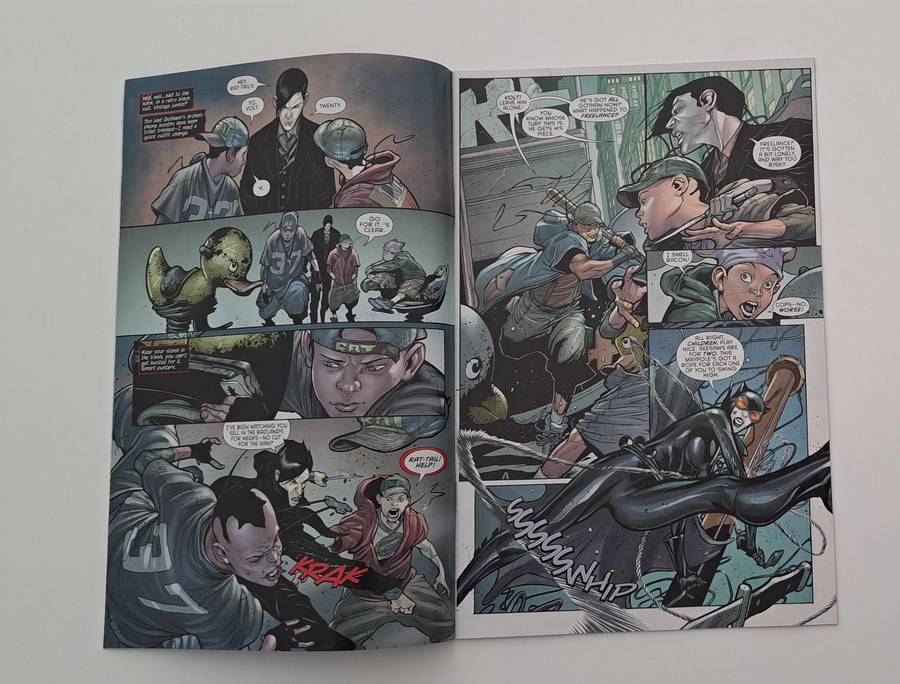 DC comic books - Catwoman (2011 4th Series) #17 rare old collectable