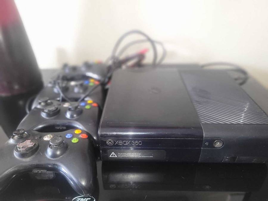Xbox 360 Console + 47 games