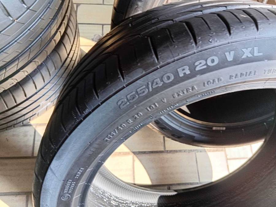 255/40/20 × 2 Continental ContiSportContact. 80% thread life
