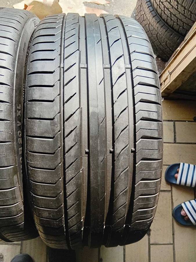 255/40/20 × 2 Continental ContiSportContact. 80% thread life