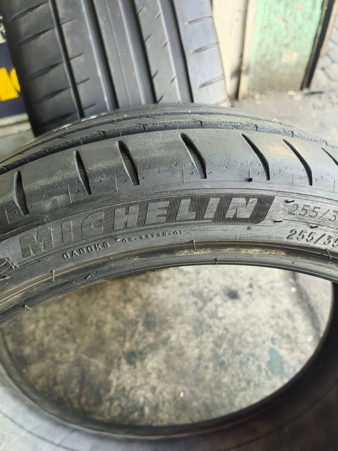 2 x 255/35/19 tyres| Michelin fairly used