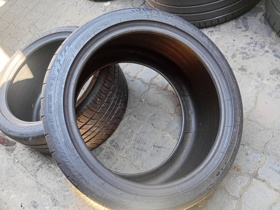 295/30/18 × 2 Michelin Extra loalodge (98Y)