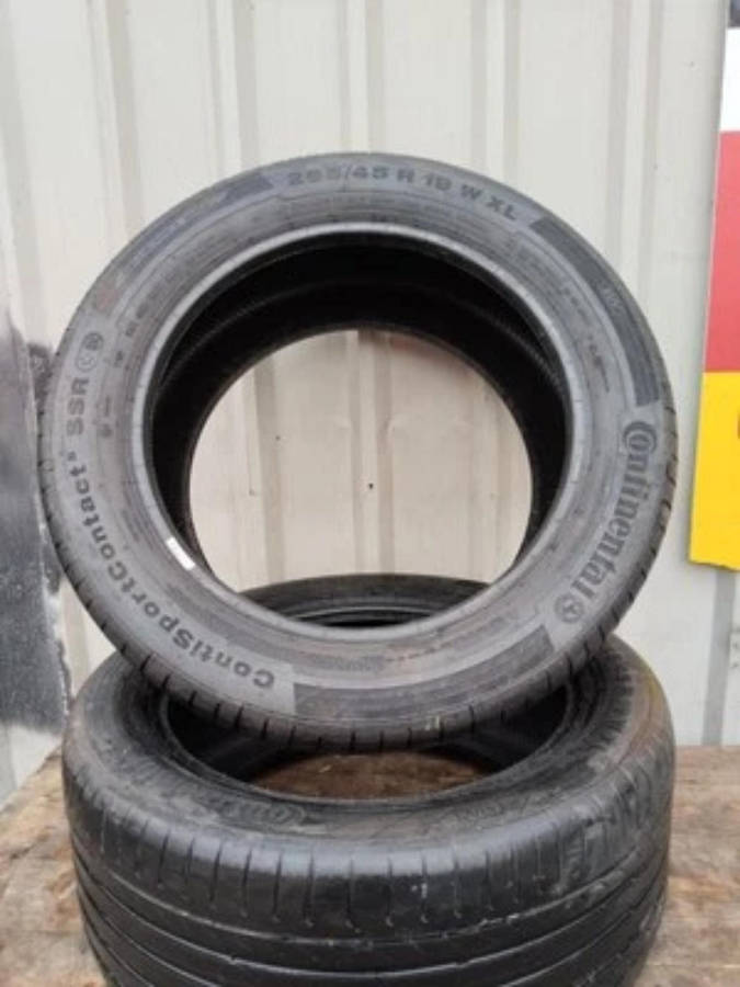 285/45/19 × 2 Continental Runflat tyres