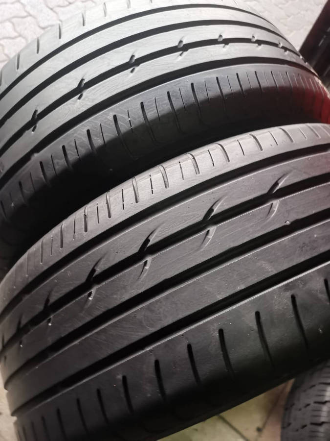 2 x 235/50/18 × Yokohama Runflat tyres