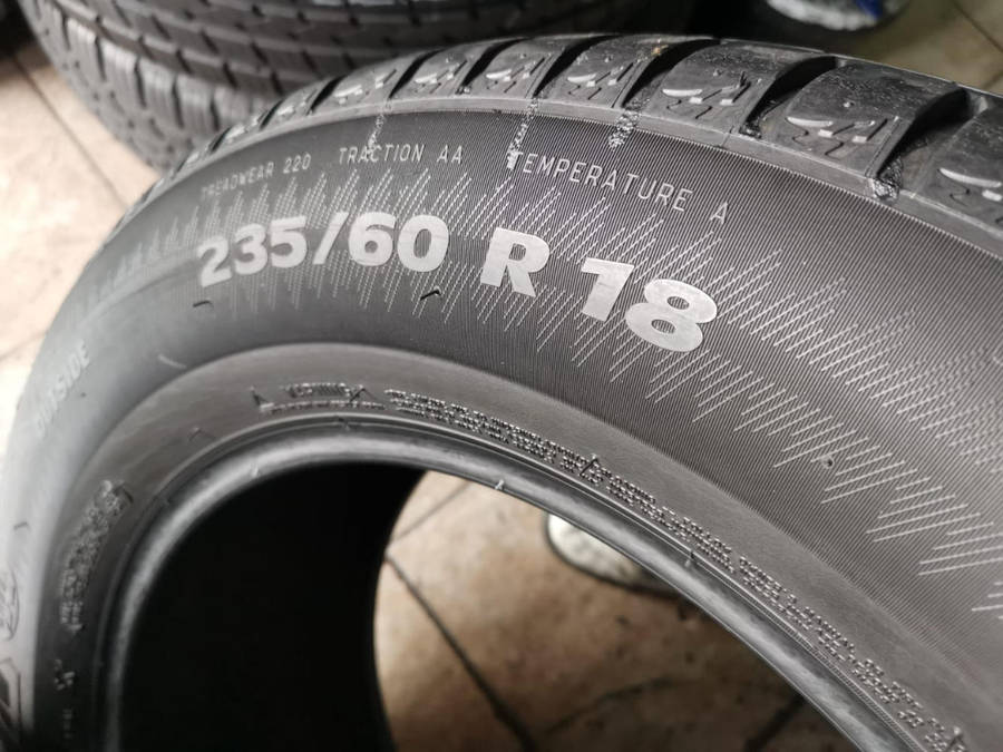 235/60/18 × 4 Michelin Latitude 3. Good Condition. 80% life