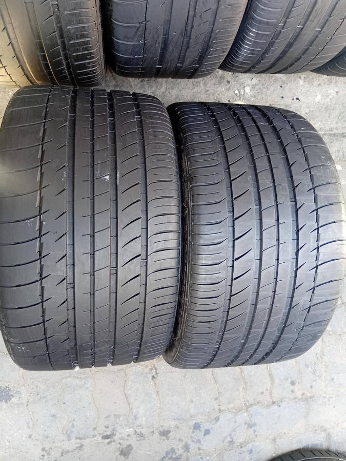 295/30/18 × 2 Michelin Extra loalodge (98Y)
