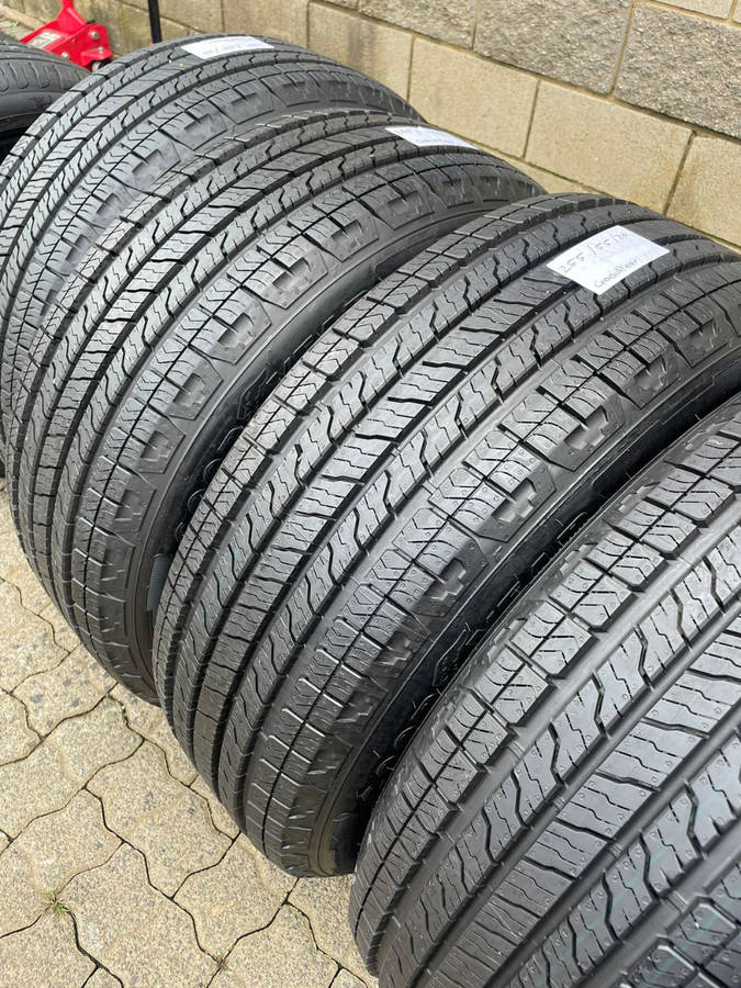 255/55/20 × 4 Goodyear Wranglar M+S 110V. Like new