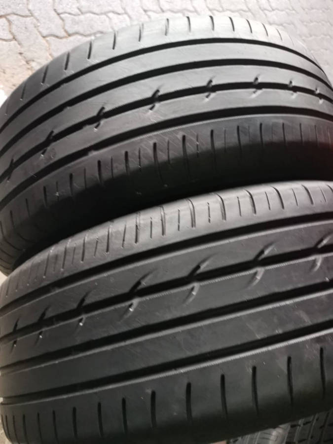 2 x 235/50/18 × Yokohama Runflat tyres
