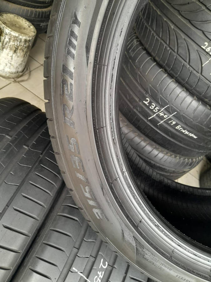275/40/21, 315/35/21 Pirelli Pzrro runflat tyres.