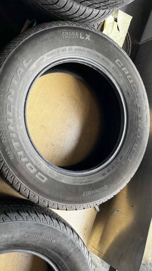 265/60/18 x 4 Dunlop Grandtrak AT. 70% thread life