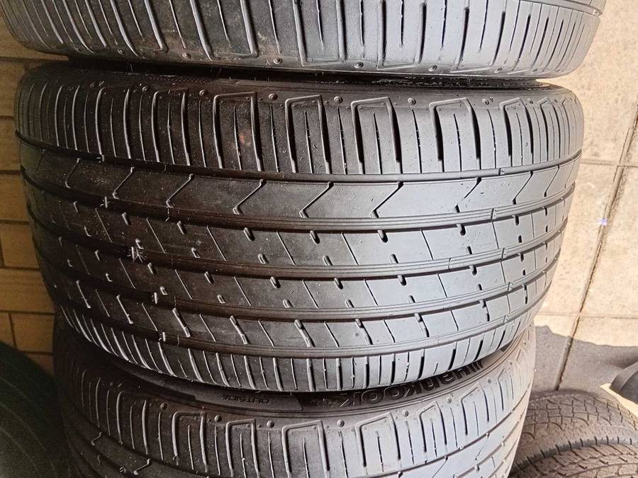 285/35/22  Hankook Ventus S1evo² SUV