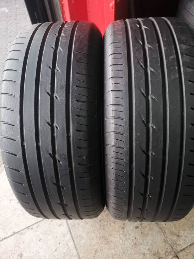 2 x 235/50/18 × Yokohama Runflat tyres