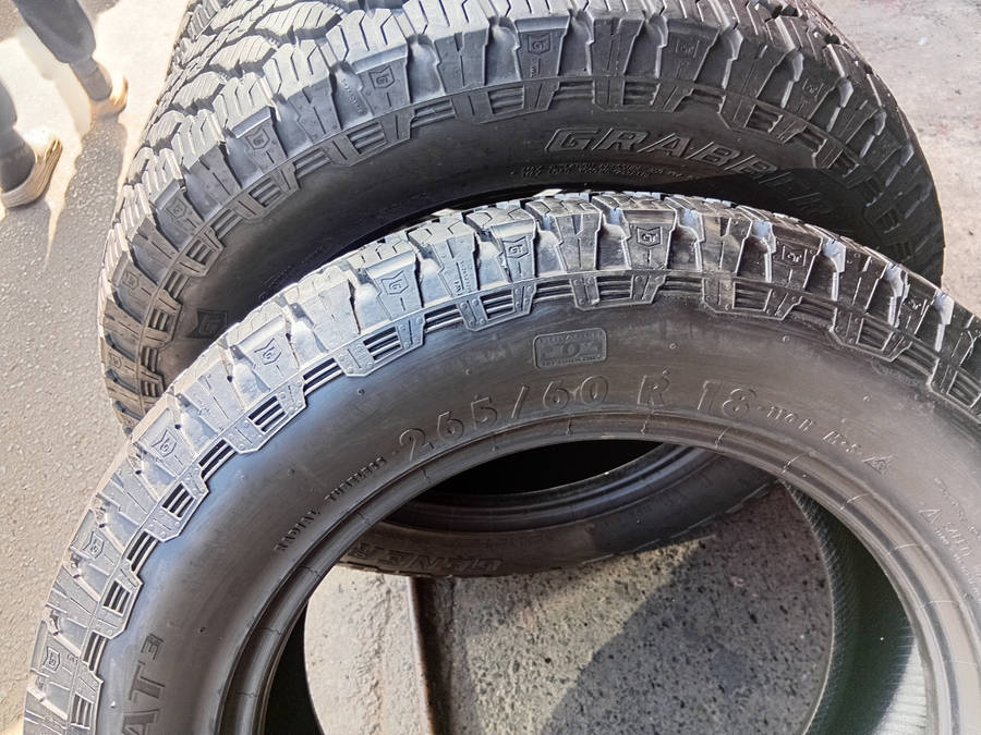 265/60/18 × 4 General Grabber AT³. Used like New