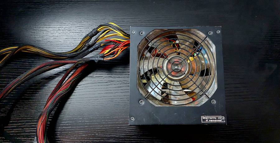 Gigabyte 585W Power Supply
