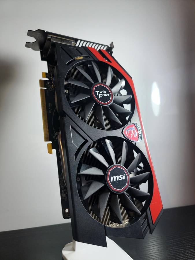 Radeon R9 270 GAMING 2G Graphics Card