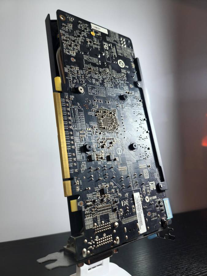 Radeon R9 270 GAMING 2G Graphics Card