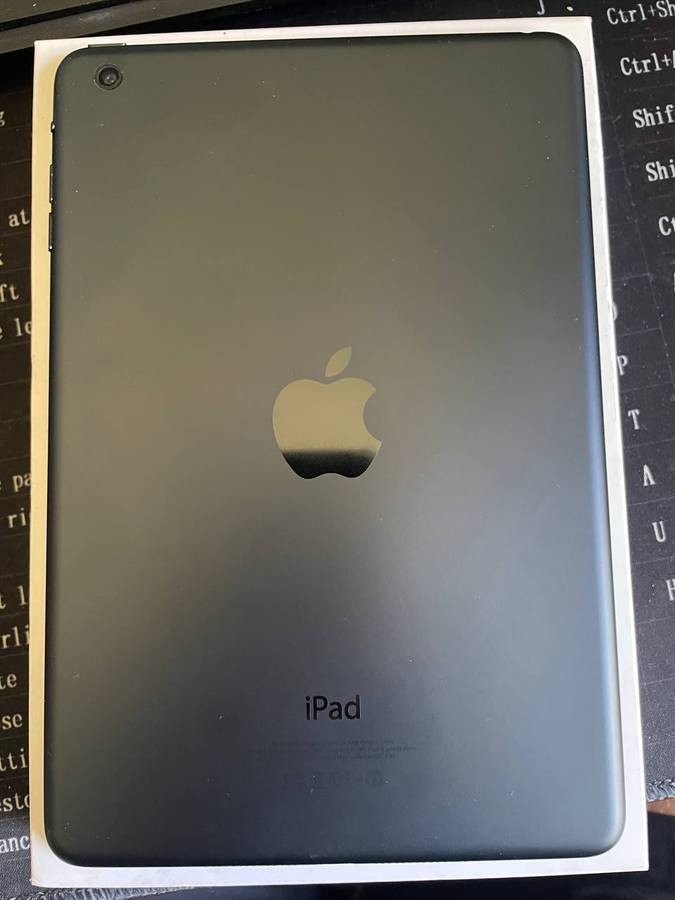 Apple iPad Mini WiFi 16GB Black and in Mint Condition - Boxed