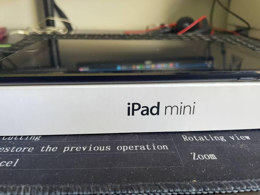 Apple iPad Mini WiFi 16GB Black and in Mint Condition - Boxed