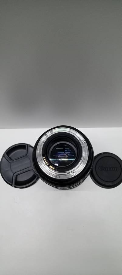 Canon 24-70mm 1:2.8 standard zoom lens