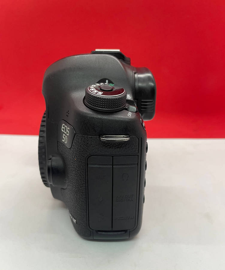 Canon 5D mark III full frame camera (BODY)