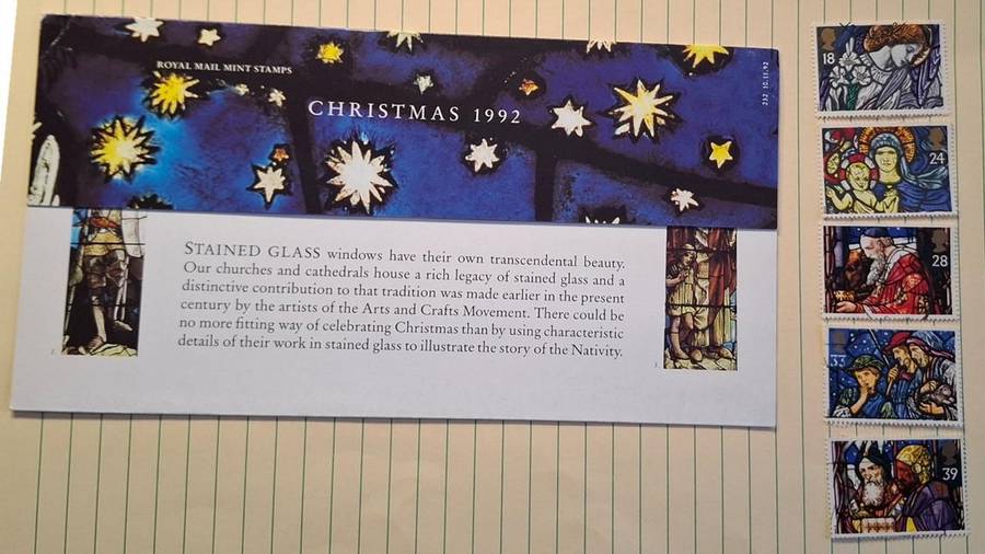1992 - UK - Used : 18 + 24 + 28 + 33 + 39 - Christmas Royal Mail Brochure with Stamps