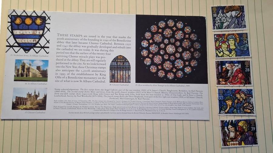 1992 - UK - Used : 18 + 24 + 28 + 33 + 39 - Christmas Royal Mail Brochure with Stamps