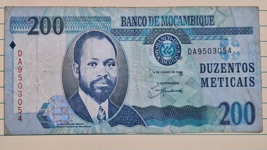 2006 - Mozambique - 200 Meticais - Signature: Adriano Afonso Maleiane - Demonetised No - DA 9503054