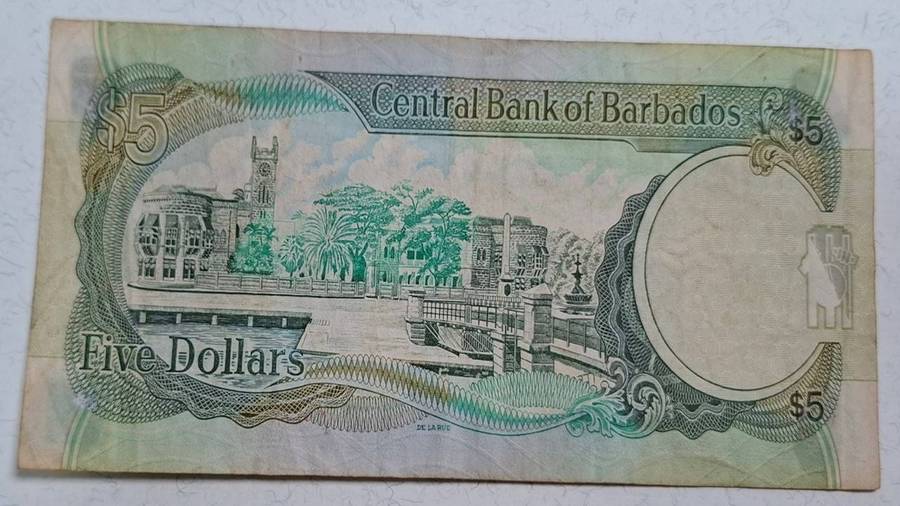 1999 - Barbados - 5 Dollars Large doted numeral - Signature :  Winston Cox - Demonetised No - G 4304