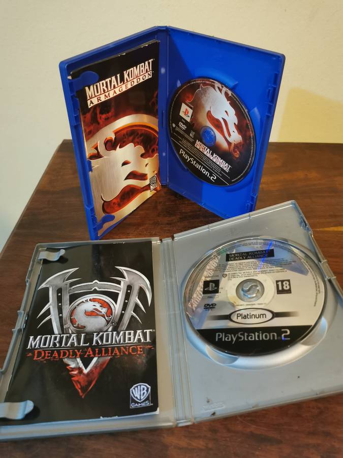 Mortal Kombat Combo on PlayStation 2 with Booklets