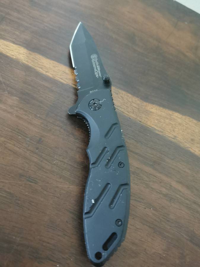 Smith and Wesson Extreme Opps Switchblade