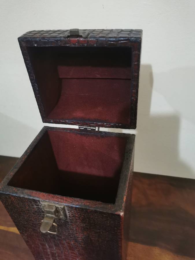 Vintage Wine or Whiskey Bottle Case