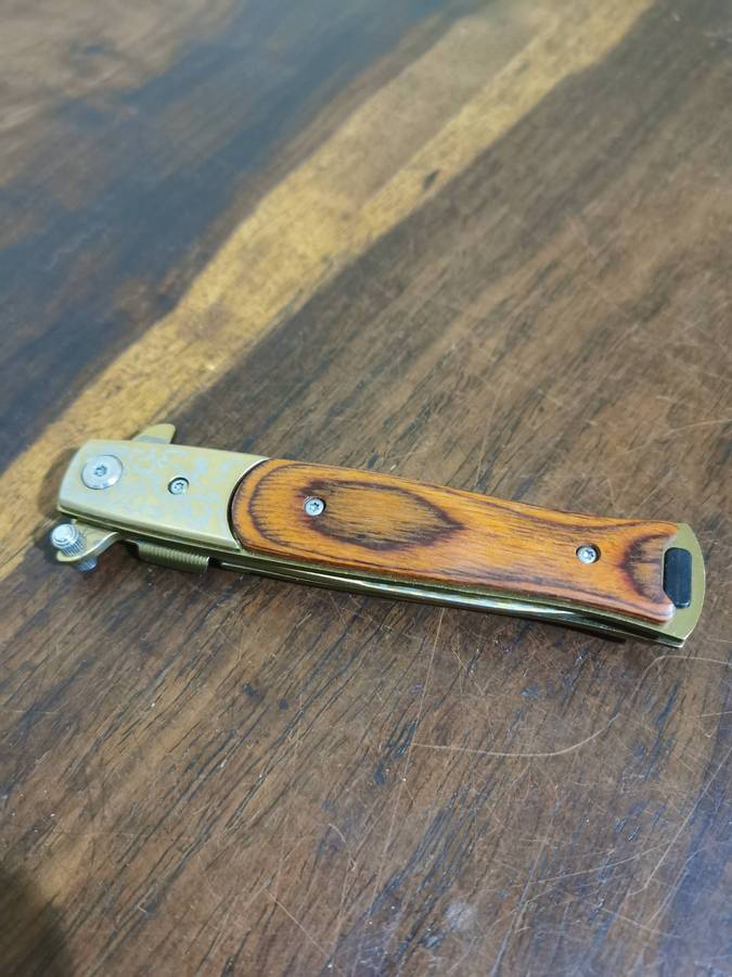 Tiger USA Stiletto Switchblade with an Awesome Design