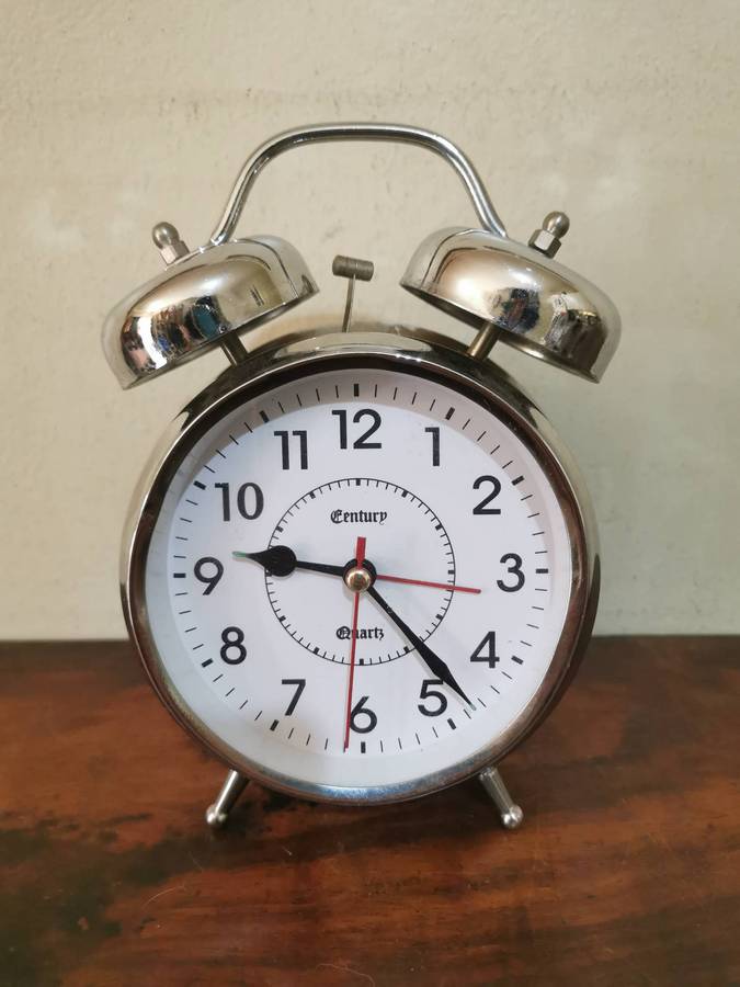 Beautiful Century Quartz Desk Alarm Clock