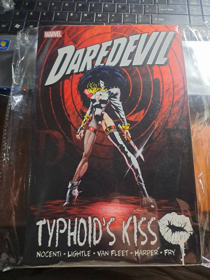 DAREDEVIL: Typhoids kiss [ISBN 978785193265] (Marvel)