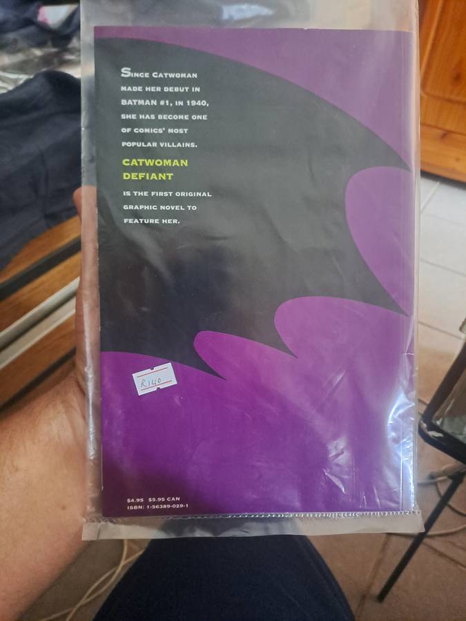 Catwoman Defiant [ISBN 1563890291] (DC)