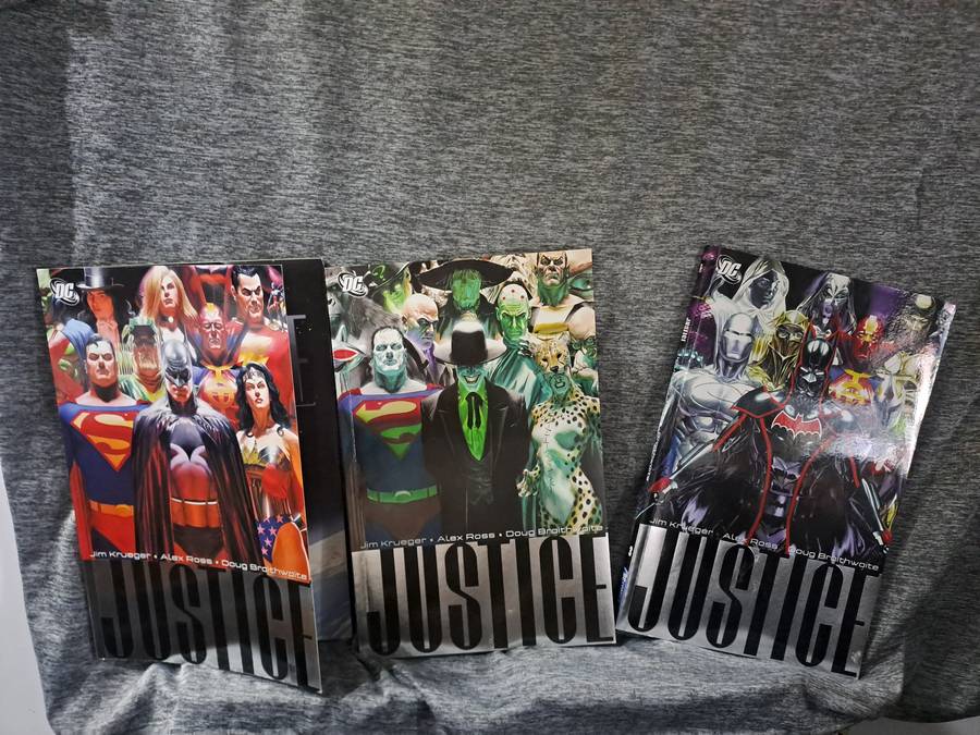 Justice Set of The Books (DC Comics)