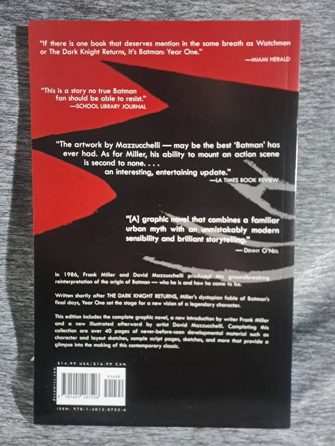 Batman Year One [ISBN 9781401207526](DC Comics)