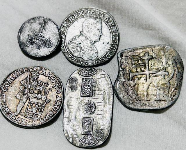 5 x BP Tokens some Scares AS ONE LOT realist non payment