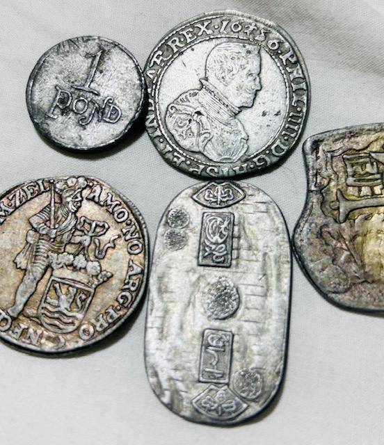 5 x BP Tokens some Scares AS ONE LOT realist non payment