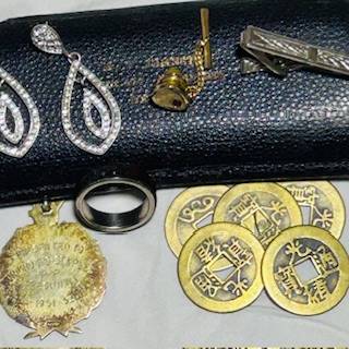HIGH VALUE MIX LOT CONTAINING SILVER AND SMART WATCH (SEE DESCRIPTION) 