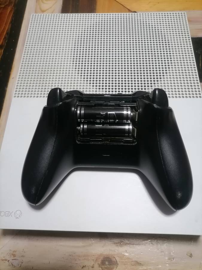 XBox 1 S with GTA5 and controller.