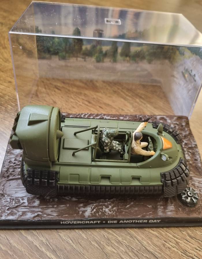 James BOND 007 MEMORABILIA.