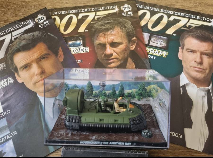 James BOND 007 MEMORABILIA.