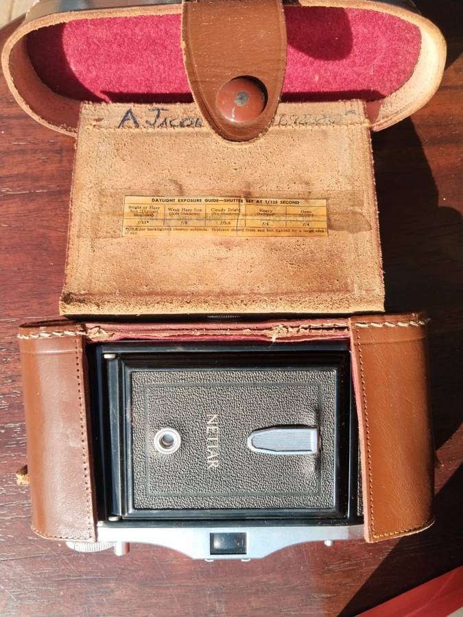Collectors vintage Kodamatic 930 and a Netter camera in leather case