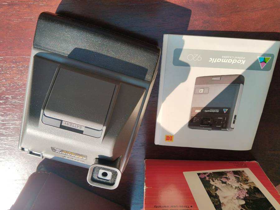 Collectors vintage Kodamatic 930 and a Netter camera in leather case